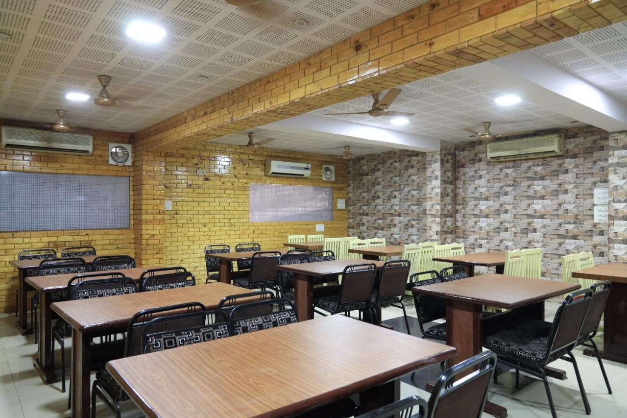 Oyo Flagship 77764 Hotel Rahul Ganeshpeth Colony ナーグプル エクステリア 写真