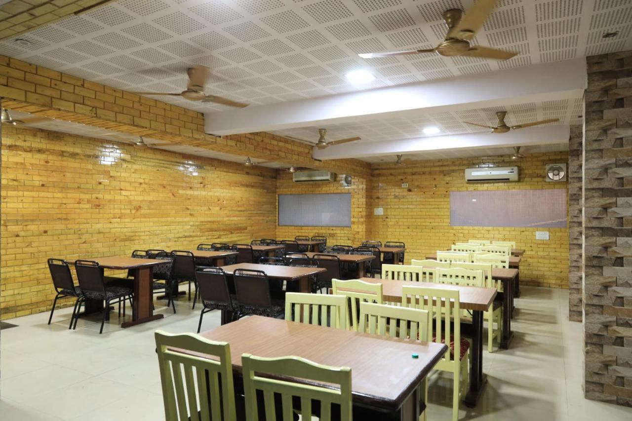 Oyo Flagship 77764 Hotel Rahul Ganeshpeth Colony ナーグプル エクステリア 写真