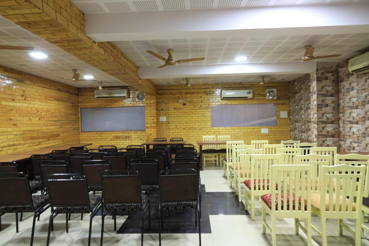 Oyo Flagship 77764 Hotel Rahul Ganeshpeth Colony ナーグプル エクステリア 写真